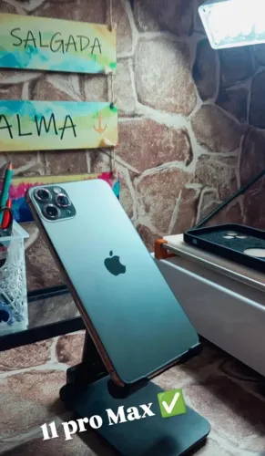 Vende-se ou troca por um do mesmo porte iPhone 11 Pro Max mais informações é só falar