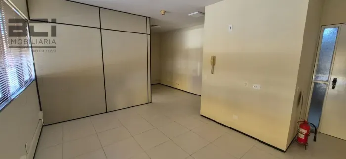 Sala Comercial no Derby Park 105 Localização Estratégica para o Seu Negócio!