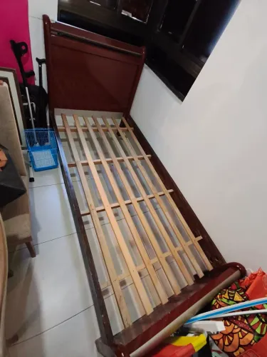 Cama de madeira