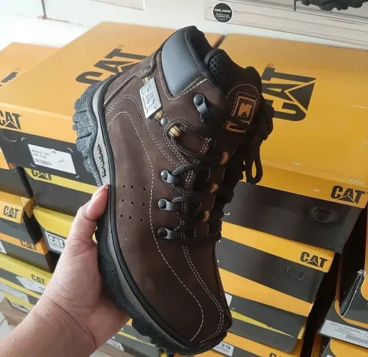 Bota cat couro legítimo e palmilha de gel 