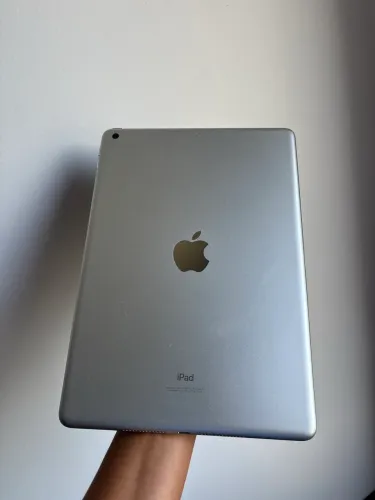 iPad 9ª Geração 64GB Wi-Fi - Muito Conservado 