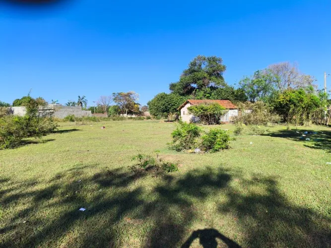 Vende- se chácara para construção