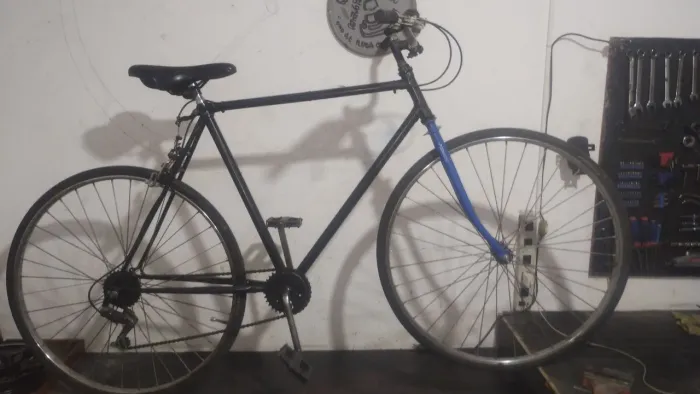 Bicicleta antiga para verdade ou rolo