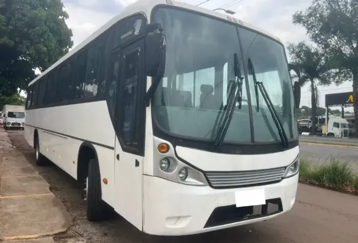 Ônibus Comil Versatile