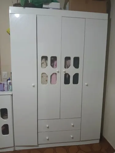 vendo guarda roupa + cômoda infantil em perfeito estado R$700