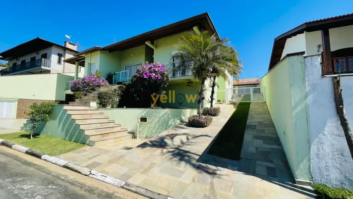 Casa no Condomínio Arujazinho I II III, a venda por R$2.980.000