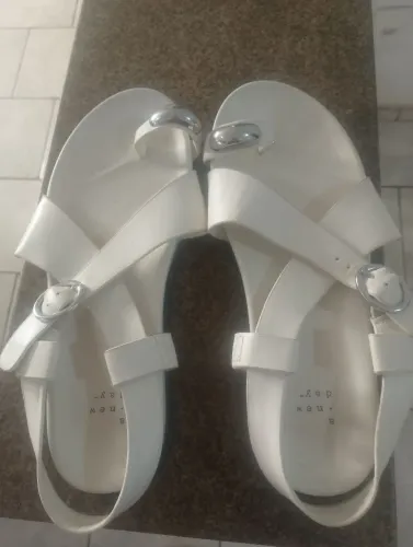 Vendo sandália feminina 
