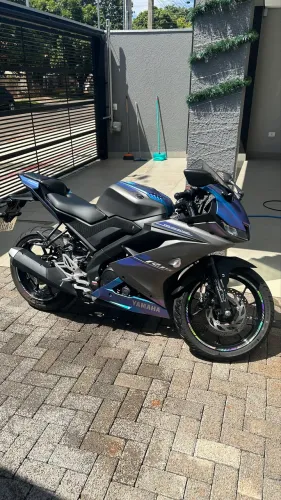 Yamaha R15 2025 Titanium Grey | 9.000 km | Excelente estado