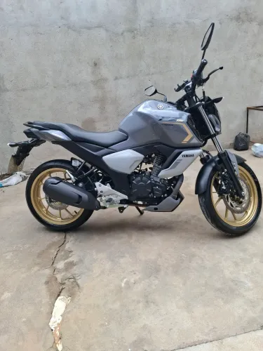 Moto FZ-15 YAMAHA