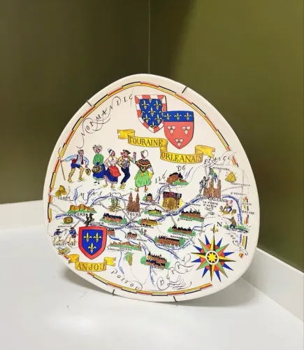 Prato decorativo de origem francesa 