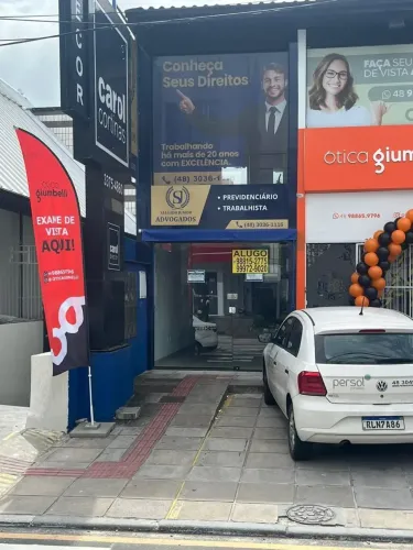 Casa para aluguel possui 70 metros quadrados em Kobrasol - São José - Santa Catarina