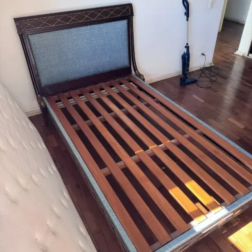 Cama de solteiro estilo clássico