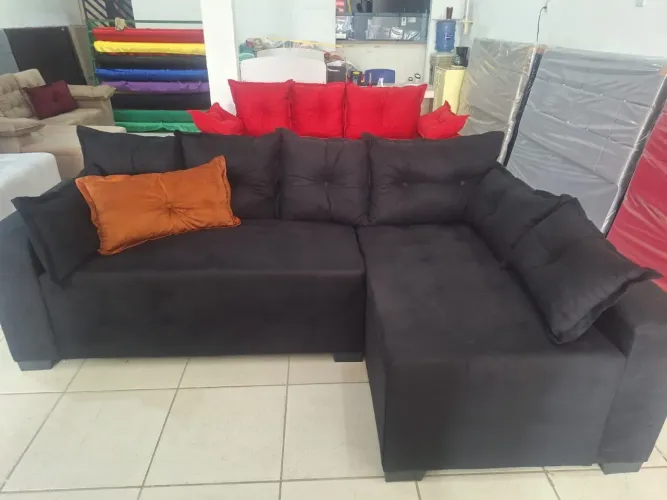 Sofá,preto,moderno e confortável