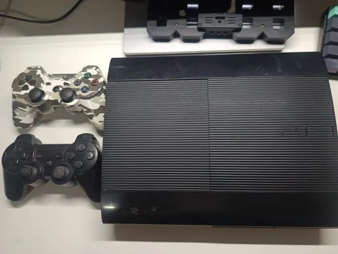 PS3 com 2 controles