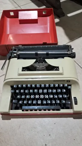 Maquina de escrever antiga perfeita para colecionadores