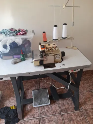 Máquina industrial overloque Juki MO-2300