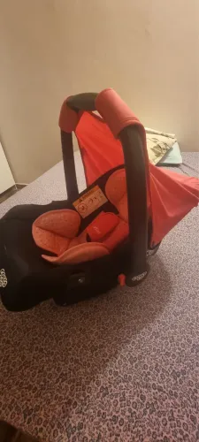 Vendo andadeira e cadeirinha novos