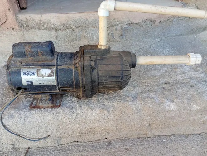 Vende-se bomba d'água periférica em perfeito estado 