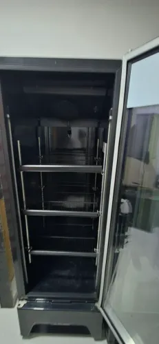 Refrigerador Vitrine Metalfrio 577 Litros VB52AH - Frost Free, Porta de Vidro, Preto 220v