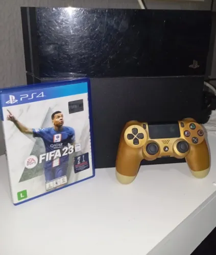 PlayStation 4 + controle dourado + FIFA 23 + caixa original