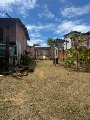 Vendo terreno com casa simples !