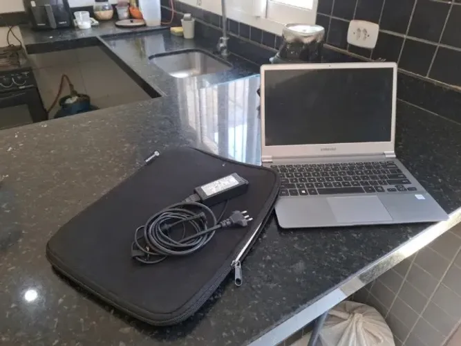 Notebook Samsung Ultrafino Core i7 7ª Geração | 8GB RAM | SSD | Menos de 1kg + Capa