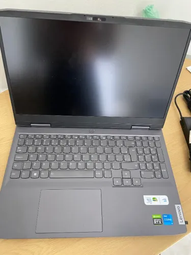 Notebook Gamer Lenovo LOQ 15IRH8 (Excelente estado)