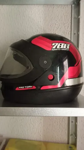 Capacete pouco usado