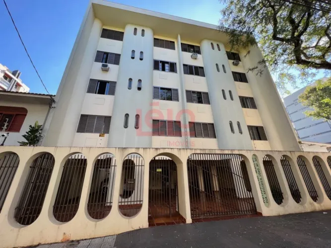 Apartamento de 2 quartos para alugar na Zona 07 em Maringá próximo à UEM com 75 m² e garag
