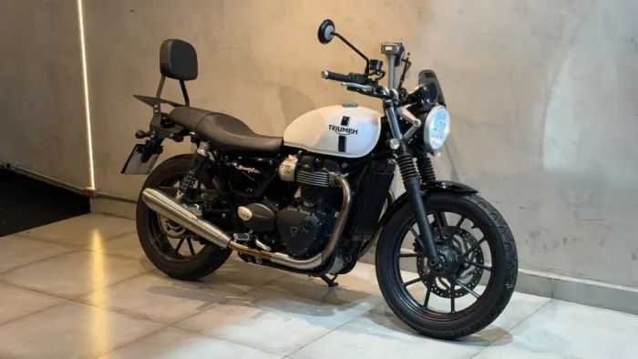 Triumph Street Twin 900 cc