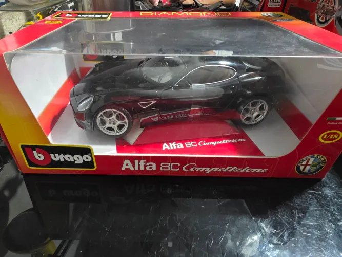 Miniatura 1:18 Alfa 8C Competizione burago