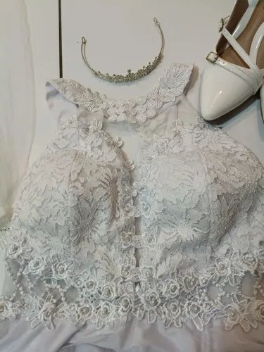 Vestido de noiva tamanho G, acompanha sapato 38, tiara e véu