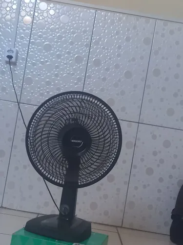 Vendo ventilador comprado recentemente,  tá com uma semana de uso, comprei outro maior.