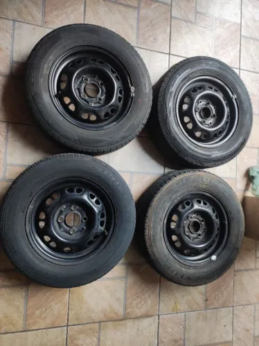 Jogo de rodas Gol aro 13 com pneus em bom estado