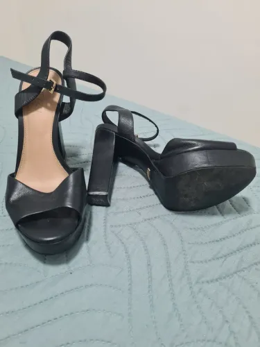 Vendo Sandália Arezzo nr 37