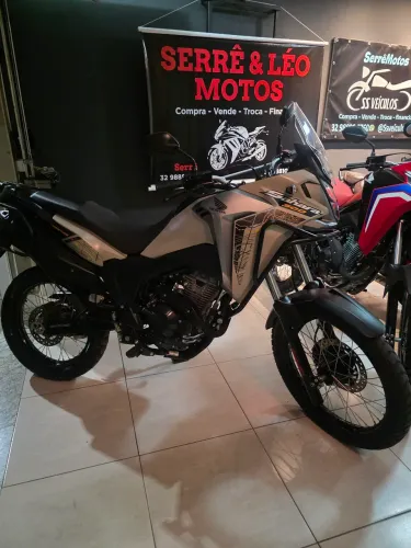 SERRÊ E LÉO MOTOS SAHARA ADV 24