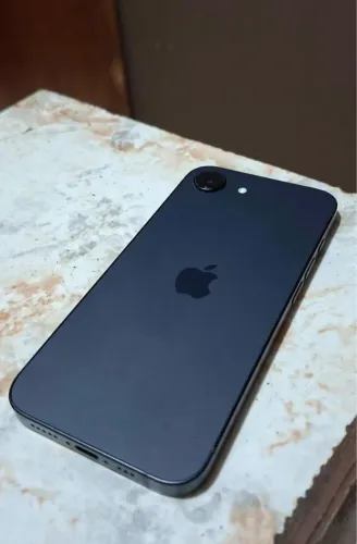 iPhone 16e