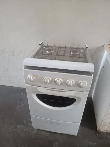 Fogão usado acendendo manual