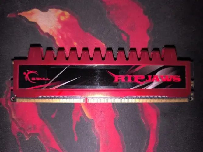 Memória RAM DDR3 8GB G.Skill Ripjaws Red Dissipador 1333MHz CL9