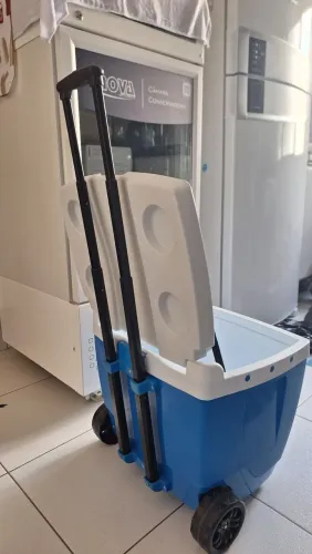 Cooler caixa térmica com rodinha 43 litros