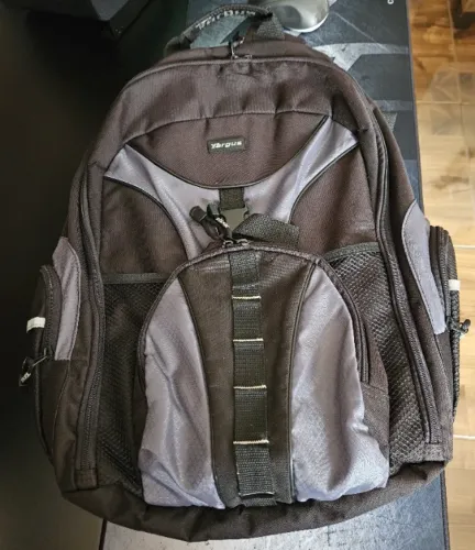 Mochila Targus para notebooks 15.6', cor preto & cinza.