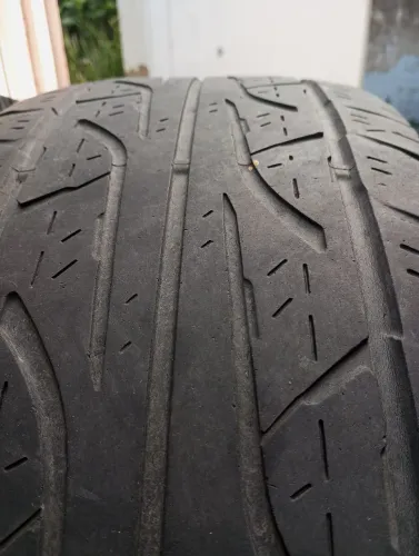 Pneus para picape em bom estado DUNLOP 265/70/16 pra vender rápido 200merres cada.