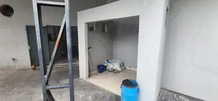 GALPÃO COM 800M2 DE ÁREA TOTAL NA COSME FERREIRA/TIRADENTES