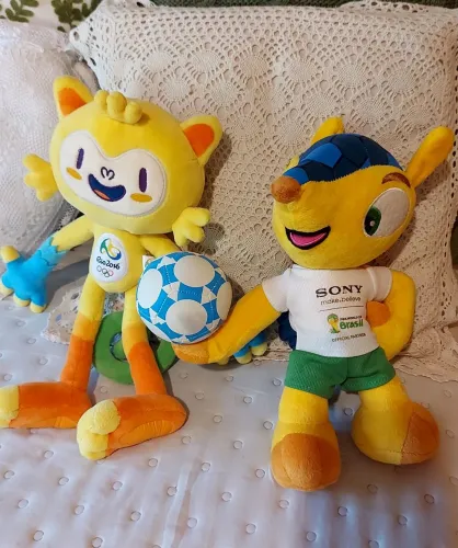 Boneco Fuleco e Boneco Vinicius Olimpiadas em pelucia usados