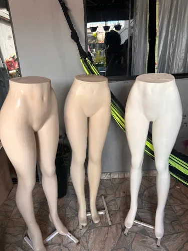 Manequim perna feminina 