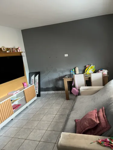 VENDE-SE CASA COM PISCINA