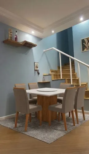 Mesa de jantar com tampo giratório e 6 cadeiras