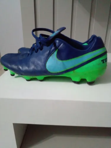 Chuteira Nike Tiempo (campo) N* 39