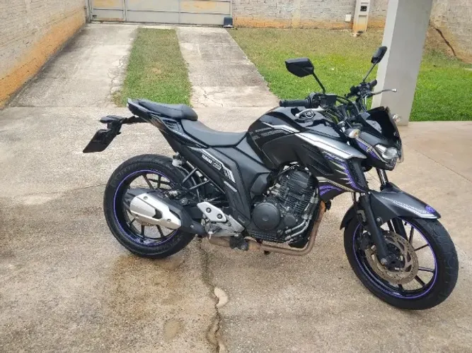 Fazer 250 Edição limitada pantera negra