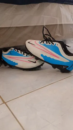 Vende chuteira da Nike nova